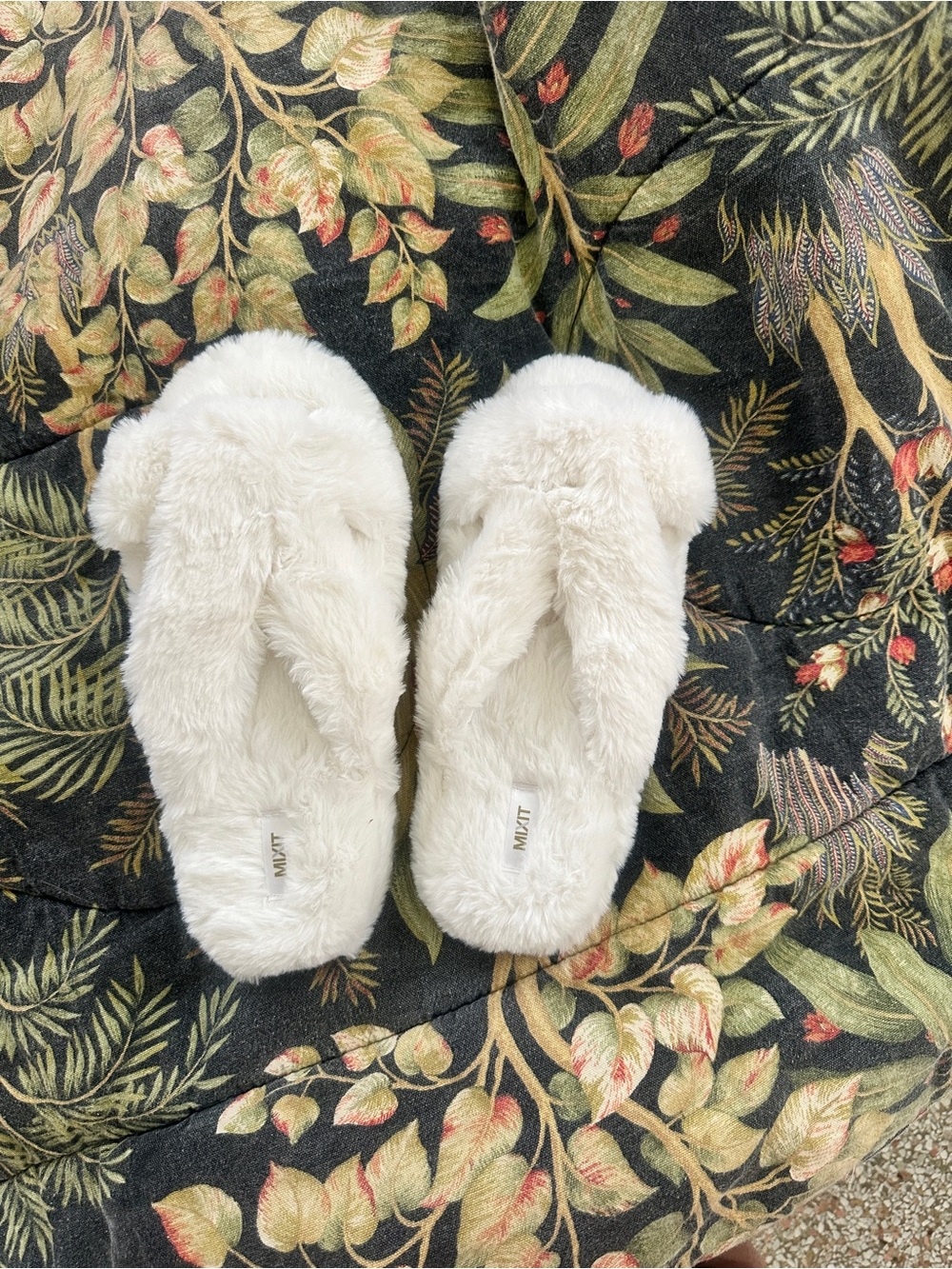Women’s Plush Slide Slippers
